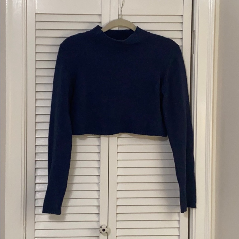 Cropped navy sweater